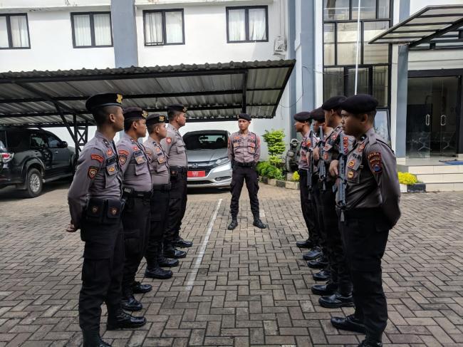 Ditsamapta Polda Banten Laksanakan Penjagaan Kantor KPU Provinsi Banten