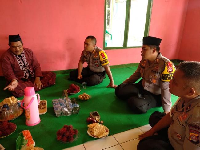 Tak Kenal Lelah, Dansat Brimob Berbagi Kebahagian Dengan Tokoh Agama