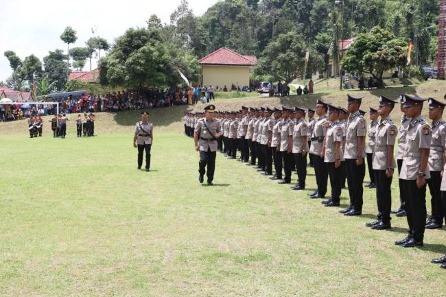 Kapolda Banten, Pimpin Upacara Penutupan Diktuk Bintara Polri di SPN Mandalawangi.