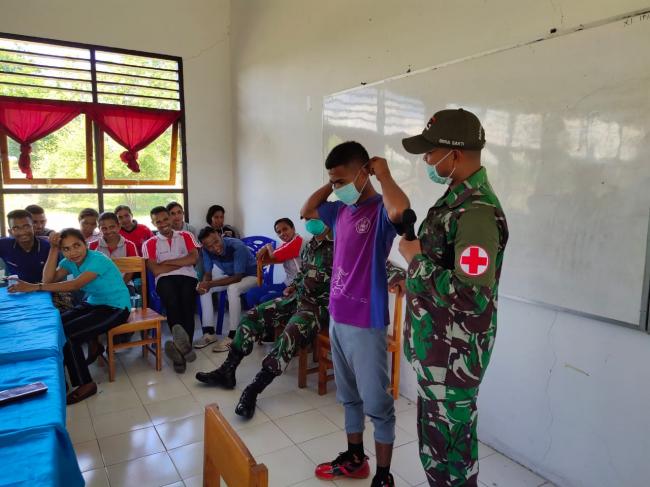 Cegah Penyebaran Virus Covid 19, Satgas Yonif 132/BS, Berikan Penyuluhan Kepada Masyarakat Perbatasa