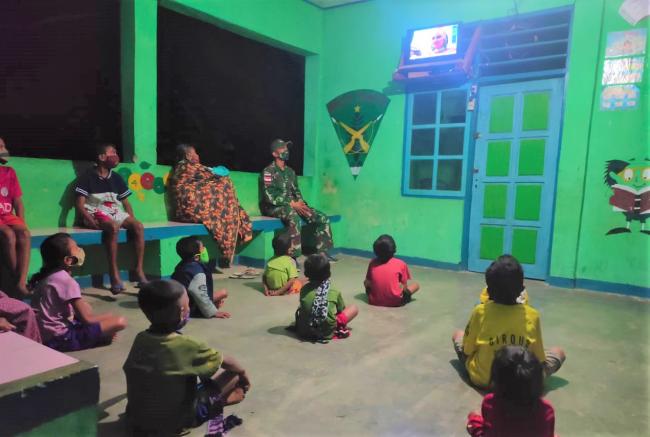 Semarakan HUT ke-70 Kodam I/BB, Satgas Pamtas RI-RDTL Yonif 132/BS, Berikan Kado Televisi dan Parabo