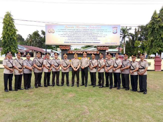 Kapolres Kampar Pimpin Upacara Sertijab Kabag Ops, 3 Kasat dan 3 Kapolsek Jajaran