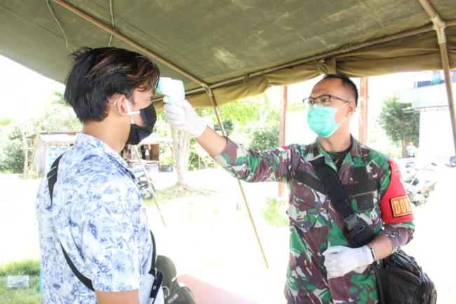 TNI Bersama Pemerintah Daerah Dirikan Posko Siaga Covid-19 di Perbatasan