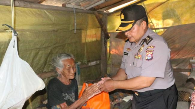 Ucapan Terimaksih Nek Jannah saat Disambangi Tim Jumat Barokah Polda Banten