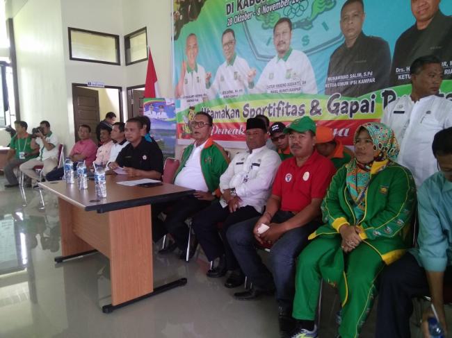 Bupati dan Sekda kab Kampar Saksikan Final Kategori Seni Regu