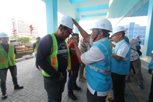 GM PLN Riau dan Kepri Kembali Melepas Tim Relawan Listrik Sumatera For Palu (RLS4P)