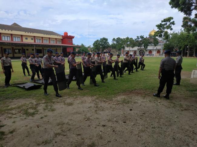 Tingkatkan Kemampuan Jelang Pemilu, Satbrimob Laksanakan Pelatihan Pananggulangan Anti Huru Hara (PH