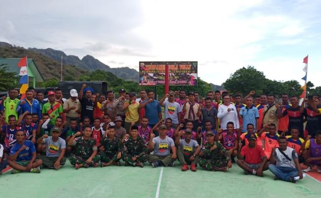 Menyambut HUT Yonif 132/BS ke 61, TNI dan Masyarakat Gelar Perlombaan  Bola Voli di Perbatasan