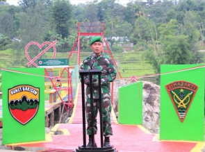 TNI Bangun Jembatan Gantung Yang Menghubungkan 2 Kabupaten di Desa Noepesu dan Bonleu