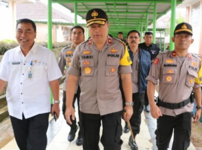 Kapolda Banten, Kunjungi DVI untuk Melihat Proses Identifikasi Korban Tsunami di RSUD Pandeglang.