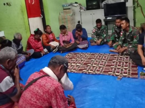TNI Berhasil Pertemukan Seorang Ibu Yang Terpisah Dari Keluarganya Selama 18 Tahun