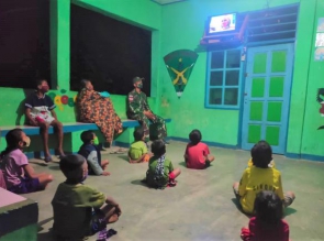 Semarakan HUT ke-70 Kodam I/BB, Satgas Pamtas RI-RDTL Yonif 132/BS, Berikan Kado Televisi dan Parabo