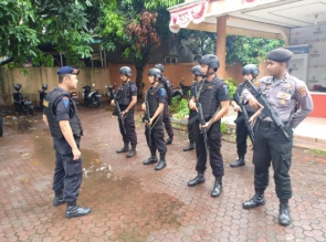 Jelang Perhelatan Pesta Demokraksi Polda BanteN Intens Jaga Kantor BAWASLU