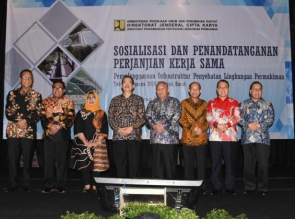 Bupati Kampar Azis Zaenal Tandatangani Kerjasama Dengan Kementerian PUPR