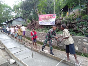 Karya Bhakti TNI Wujudkan Kemanunggalan Bersama Rakyat di Perbatasan