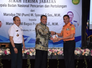 Sertijab, Kabasarnas Launching Buku  Bekerja dengan Hati