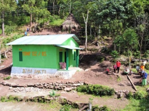 Meriahkan HUT Kodam I/BB, Satgas Pamtas RI-RDTL Yonif 132/BS, Resmikan Rumah Martinus Leltakaeb .