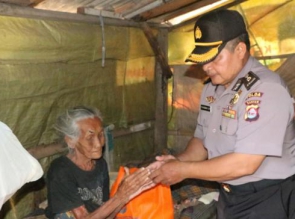 Ucapan Terimaksih Nek Jannah saat Disambangi Tim Jumat Barokah Polda Banten