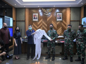 TNI AD Terima Bantuan 30.000 APD dari MNC Peduli
