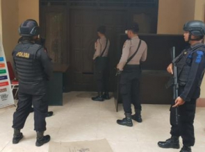 Menjelang Pemilu 2019, Brimobda Banten Perketat Penjagaan Kantor Bawaslu