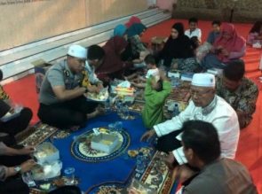 Peduli Kaum Dhufa, Polresta Pekanbaru Buka Puasa Bersama di Panti Asuhan