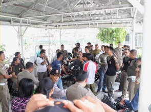 Aksi Damai Satpol PP Rohil Tuntut Honor