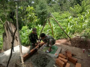 Wujudkan Pola Hidup Sehat, Satgas Pamtas RI-RDTL Yonif 132/BS, Bangun Jamban Warga Perbatasan