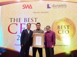 Giliran Dirut Bank Riau Kepri Dinobatkan Sebagai The Best CEO 2017 Versi SWA