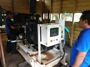 Dengan Adanya Bantuan PT. RAPP, Genset Desa Diperbaiki Warga Putri Puyu Kembali Nikmati Listrik