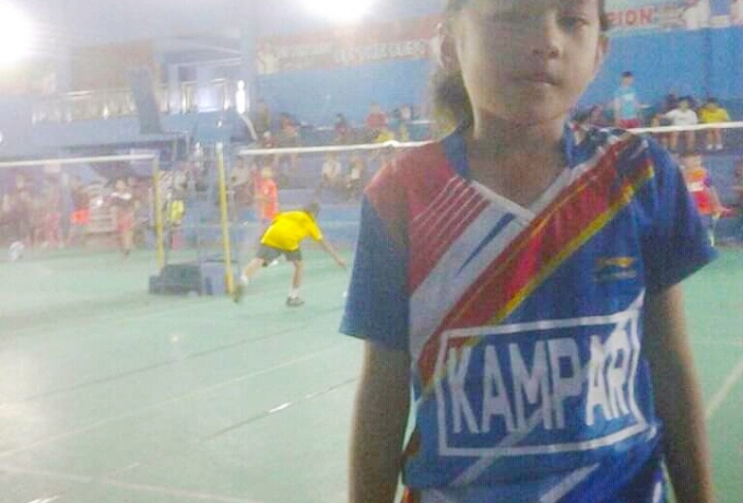Adelia Anjani, Pebulutangkis Cilik Kampar Melaju Babak Final Hiqua Wijaya Open Di Medan