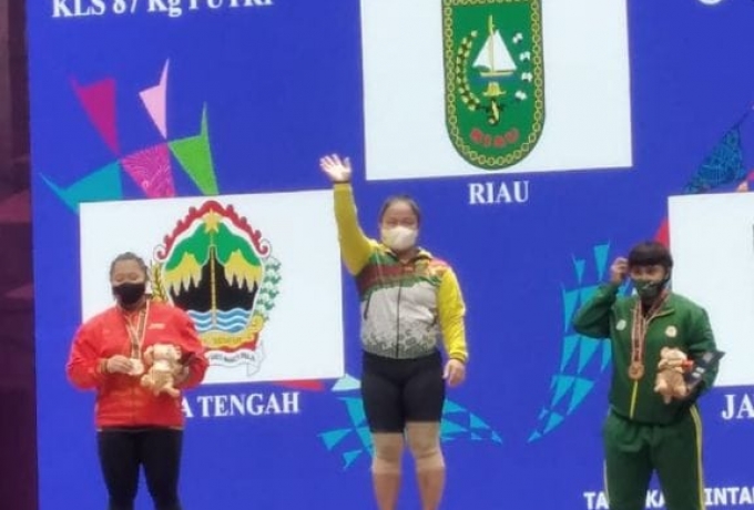 Maharani , Atlit Angkat Besi Kampar Raih Medali Emas PON Papua XX 