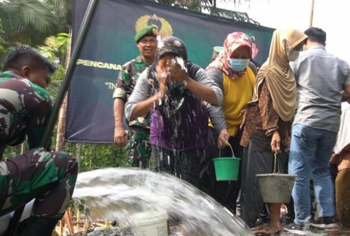 TNI AD Alirkan Air Untuk Negeri