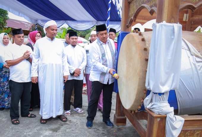 Bupati Alfedri Buka Pasar Beduk dan Tinjau Langsung Pedagang UMKM di Samping Masjid Al-Fatah 
