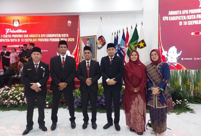 Gelar Rapat Pleno Usai Dilantik, Andi Putra Dipercaya Pimpin KPU Kampar dan Ini Bagian Kordiv