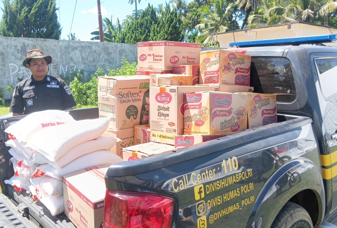 Bantuan Logistik Polda Riau Tiba di Sumbar, Disalurkan ke Posko Bencana