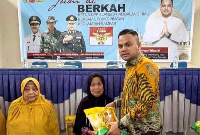 Ketua DPP Elang 3 Hambalang Riau Salurkan Bantuan Sosial Jumat Barokah di Kampar