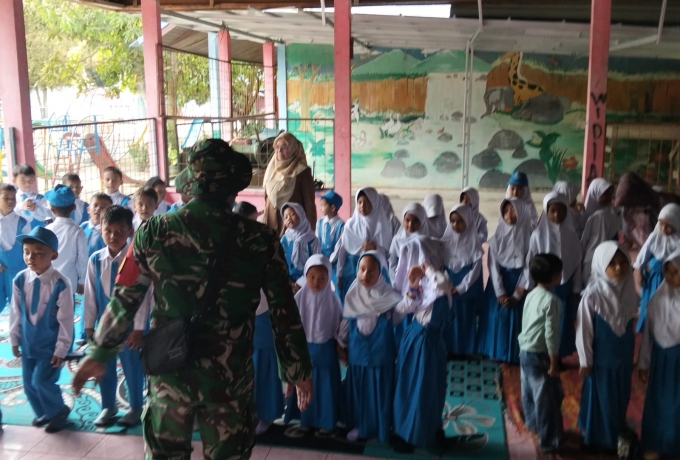 Babinsa Koramil 03/Bunut Laksanakan Pembinaan Karakter dan Edukasi Anak Usia Dini