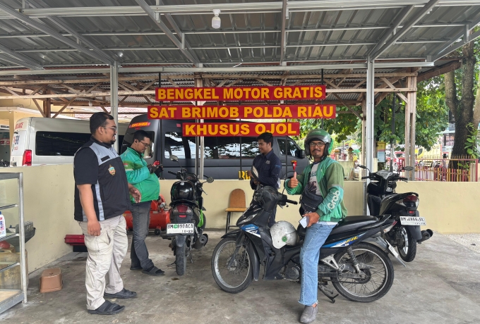 Solusi Nyata di Jalanan, Bengkel Gratis Brimob Riau Ringankan Beban Ojol