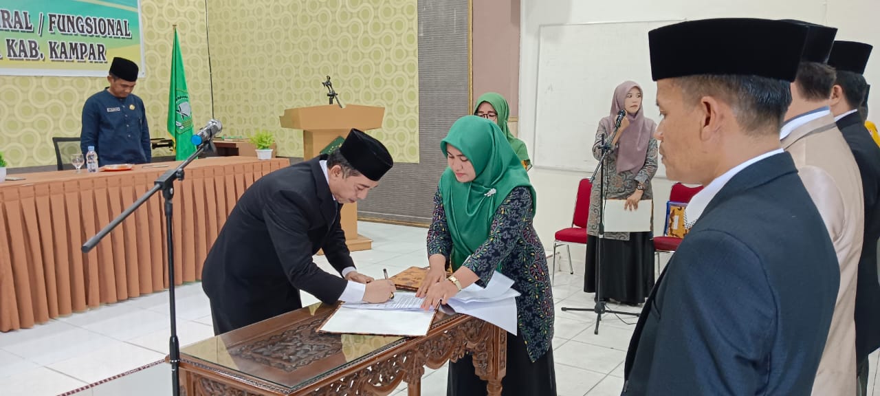 Kakan Kemenag Kampar Fuadi, Lantik Beberapa Pejabat Kepala KUA Dan Madrasah