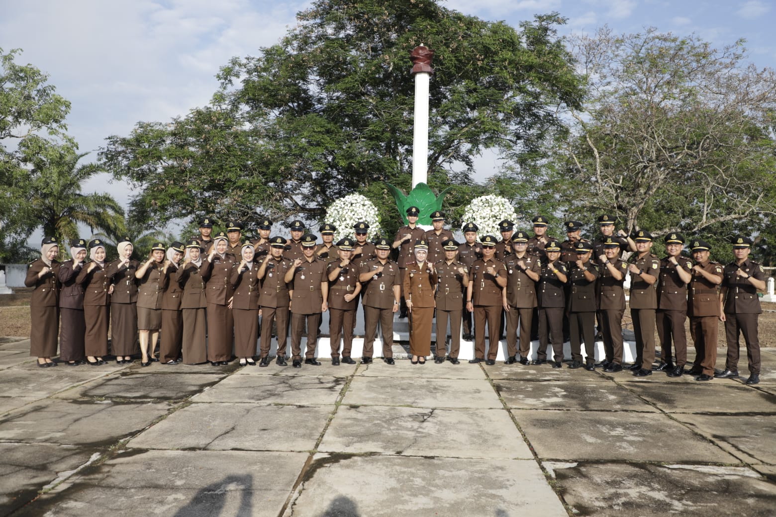 Kenang Jasa Para Pahlawan di HBA Ke 63 Kejari Bungo Gelar Upacara dan Tabur Bunga di Makam Pahlawan