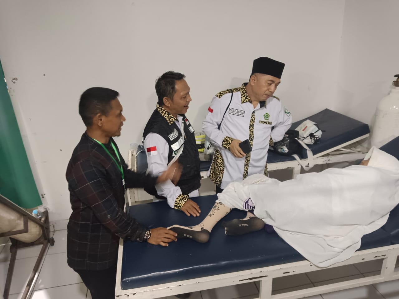 Sampai Di Asrama Haji Batam, 6 JCH Kampar Dilarikan Ke Klinik Kesehatan