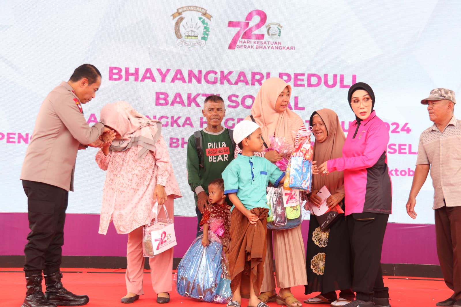 Hari Kesatuan Gerak Bhayangkari, Kapolda Sulsel Beri Hadiah Umroh Gratis Penggali Kubur 