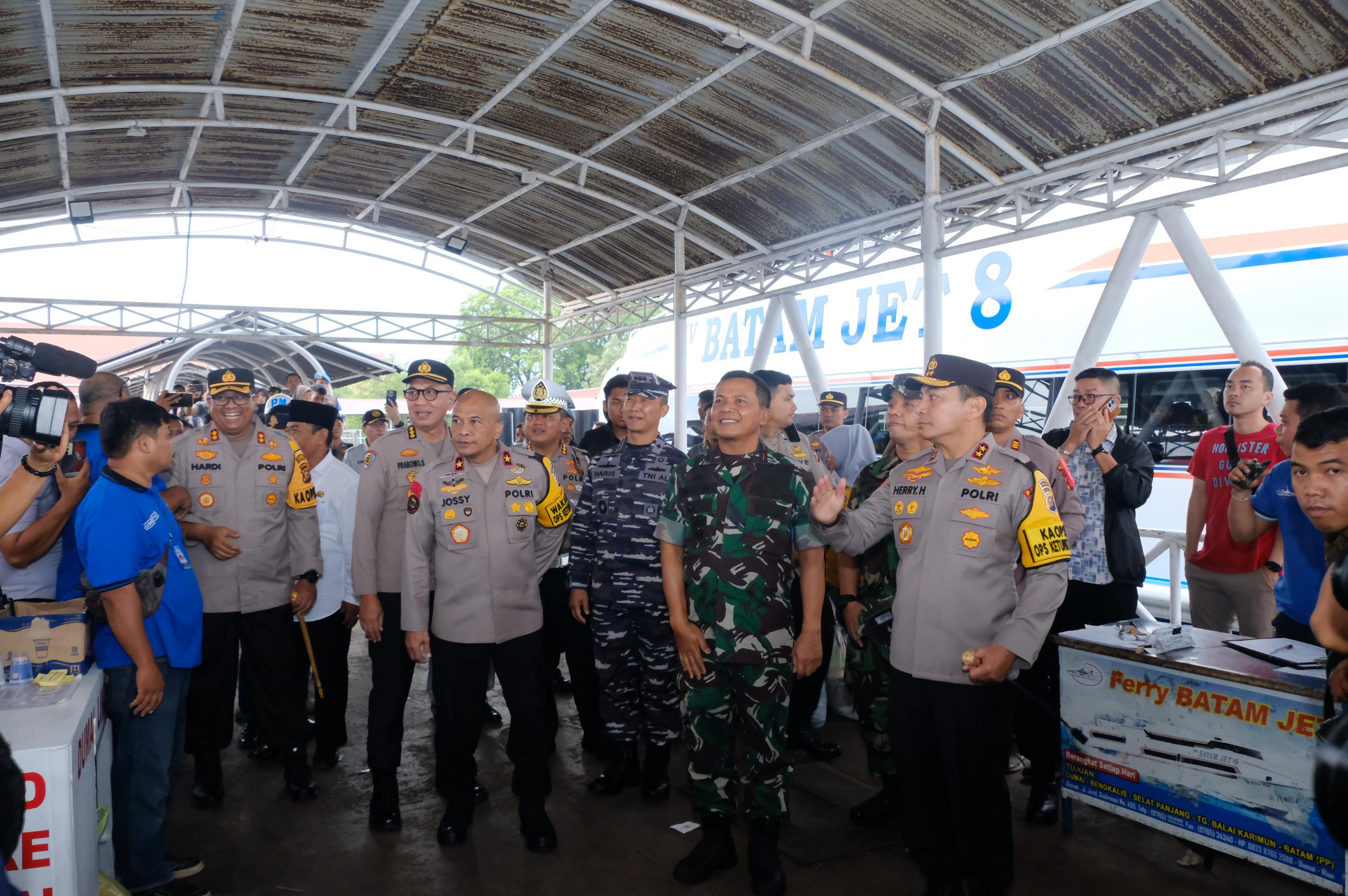 Pantau Arus Mudik Lebaran, Kapolda Riau Cek Pelabuhan Dumai dan Jalur Tol