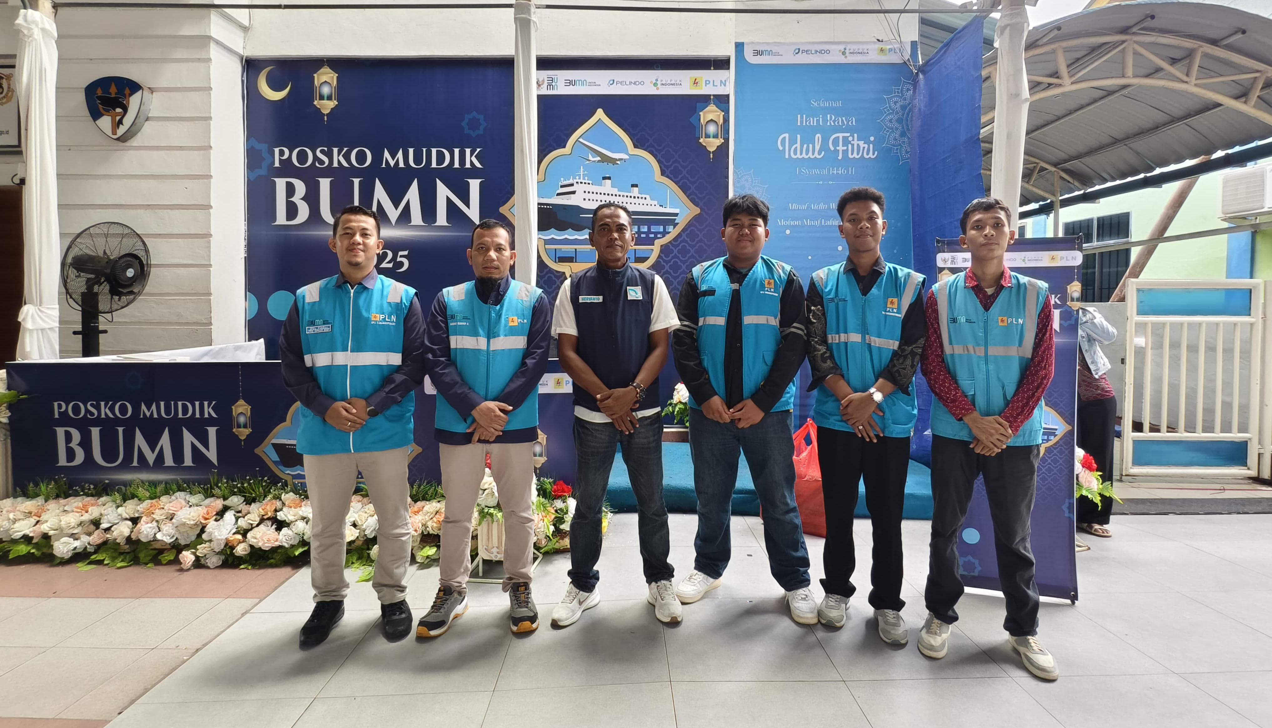 PLN, Pelindo, dan Pupuk Indonesia Siaga Layani Arus Balik Warga di Posko Mudik BUMN di Pelabuhan 