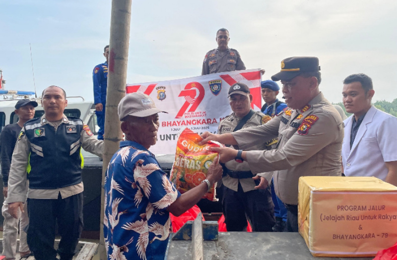 Wujud Nyata Program JALUR, Polres Rohil Salurkan Sembako kepada Masyarakat 