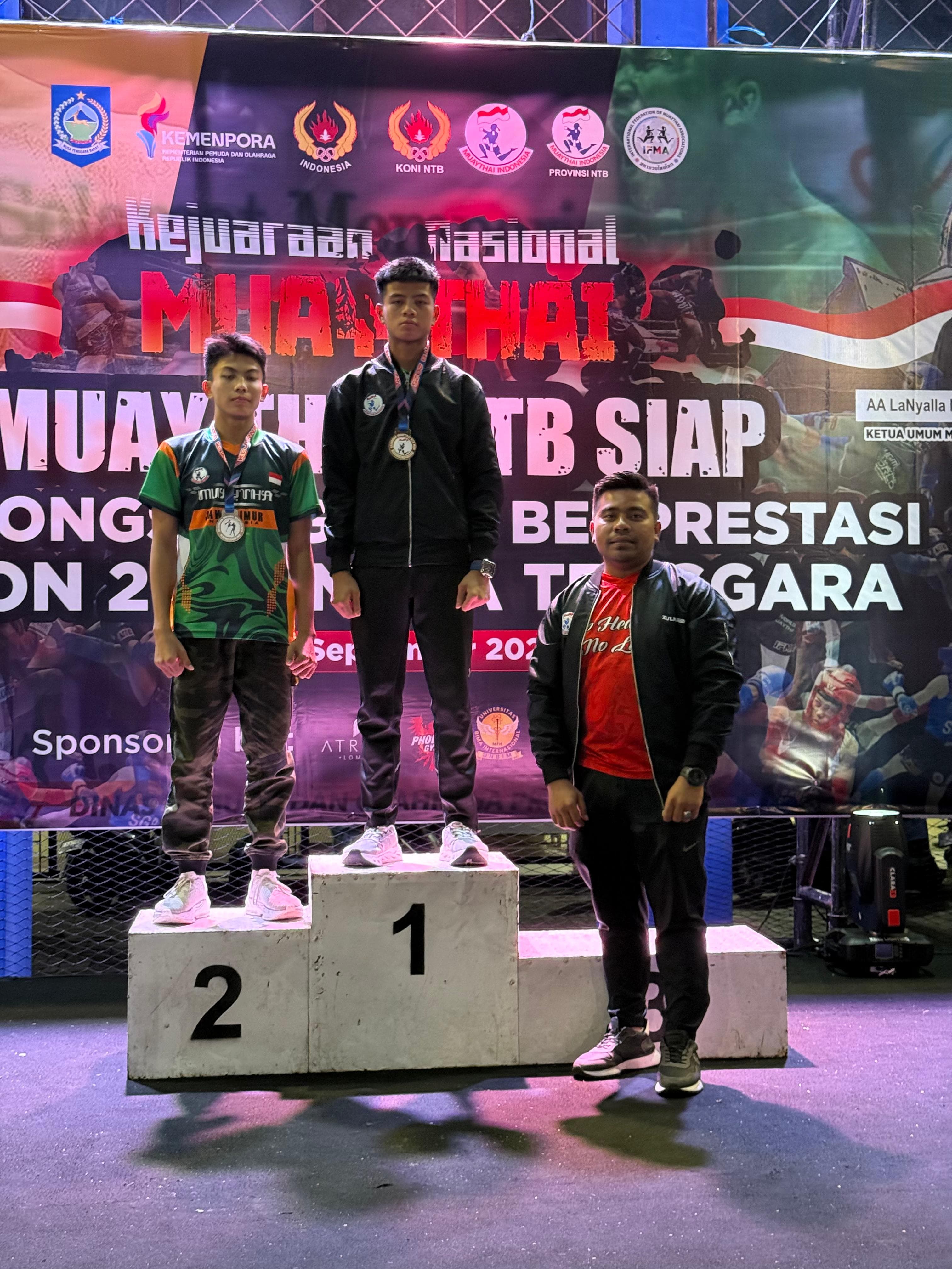 Muaythai Riau Sabet 2 Emas 1 Perunggu pada Kejurnas 2025 di NTB 