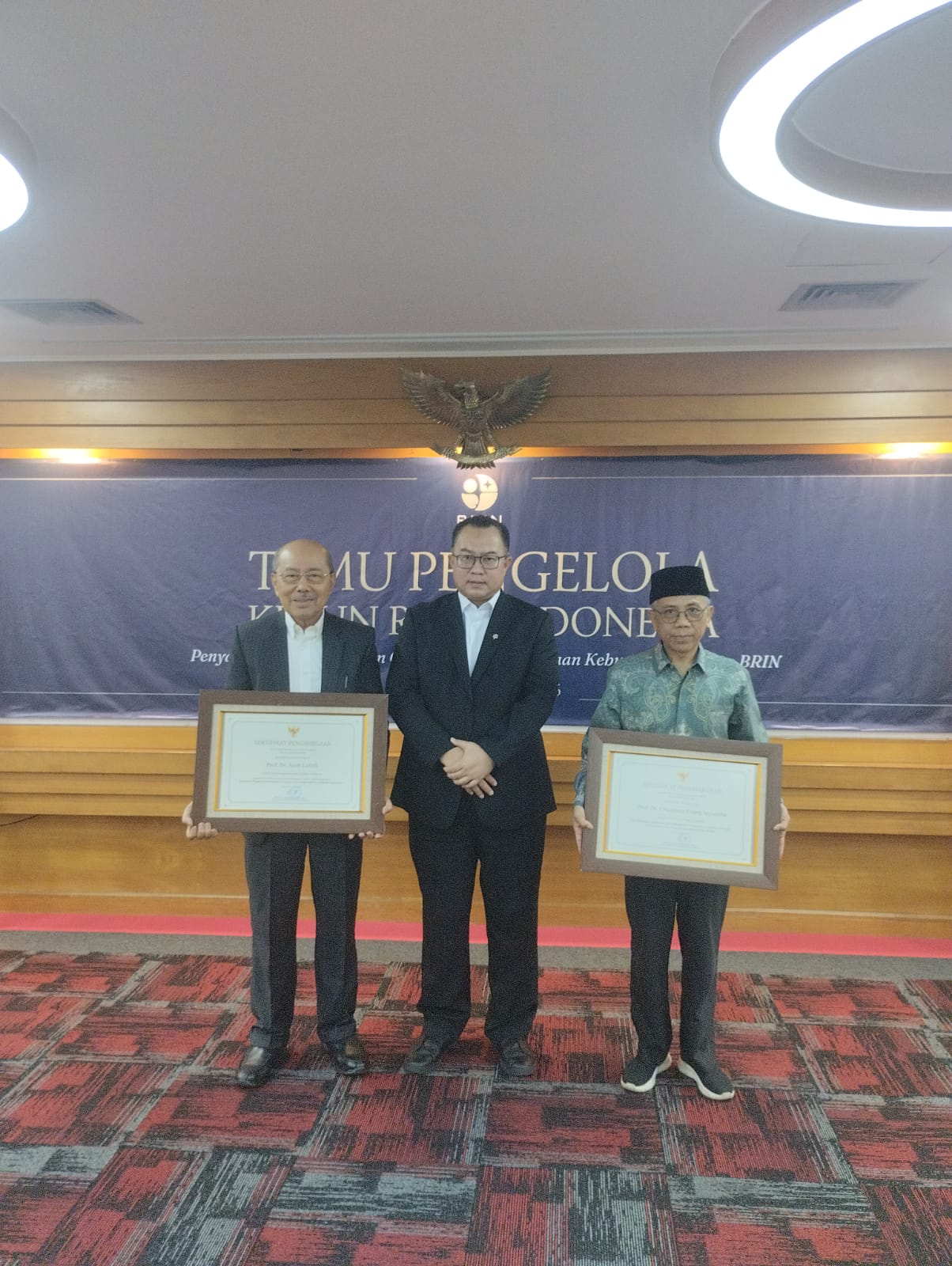 BRIN Berikan Penghargaan Terkait Kebun Raya UP Tuanku Tambusai 