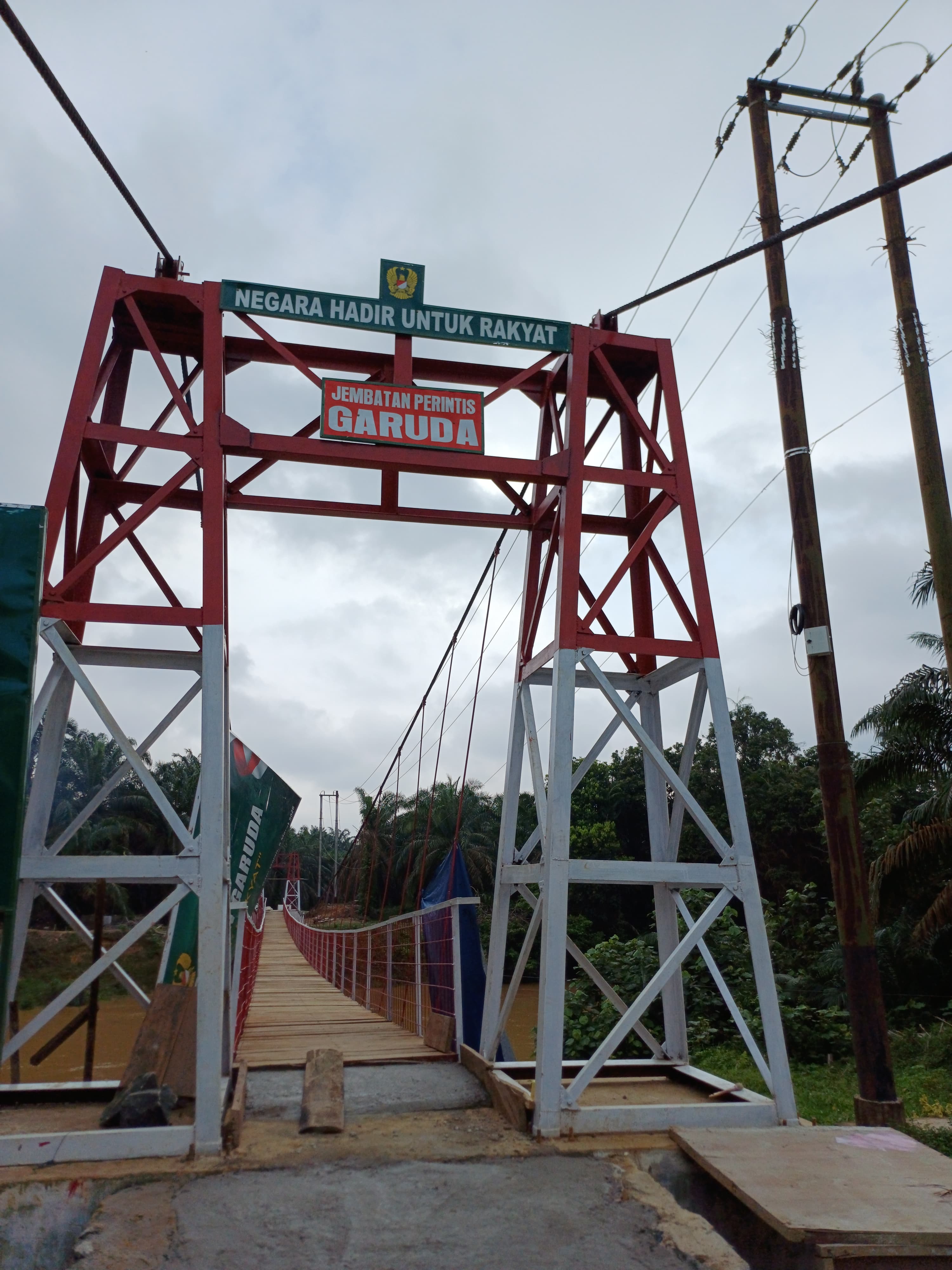 Identitas Plang Jembatan Garuda selesai Dipasang