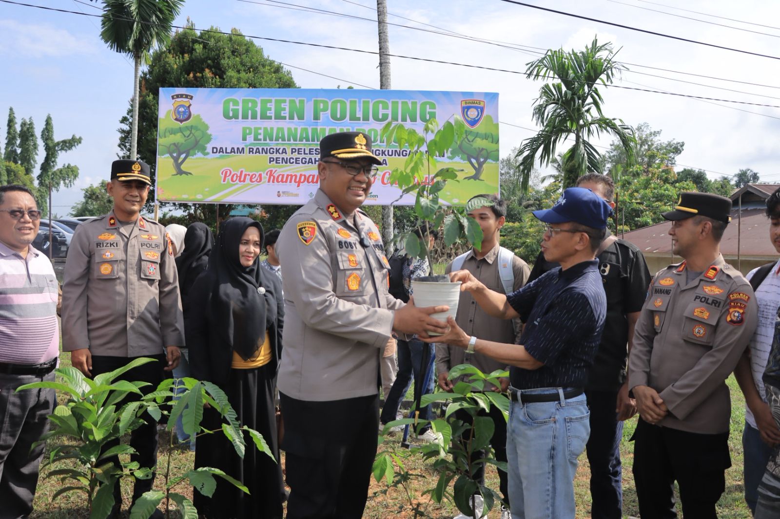 Polres Kampar Gelar, Goes To Campus di STIE Bangkinang, Tanam 50 Pohon untuk Peduli Lingkungan 